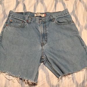 Levi Cutoffs. 5 and half inch seam